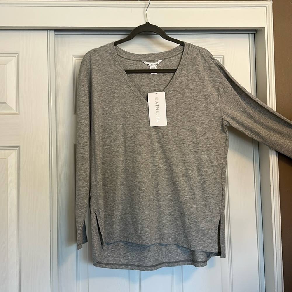 Athleta Avenue long sleeve V-neck tunic, size L